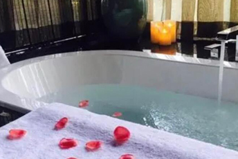 无锡水疗池中的失重冥想:当身体学会漂浮